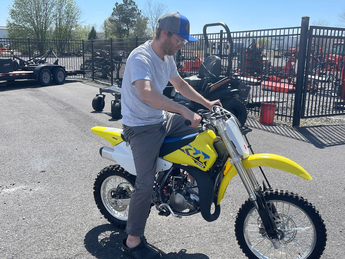 MOIX Brand New 2022 Suzuki RM85 Makes Mr. McMan Feel Like A Kid Again Look At The Smile On His Face ☺️
